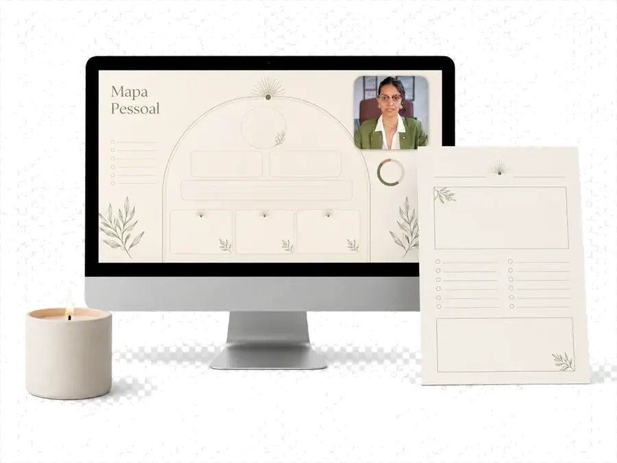 Monitor exibindo a imersão final ao lado de uma folha de anotações e uma vela.